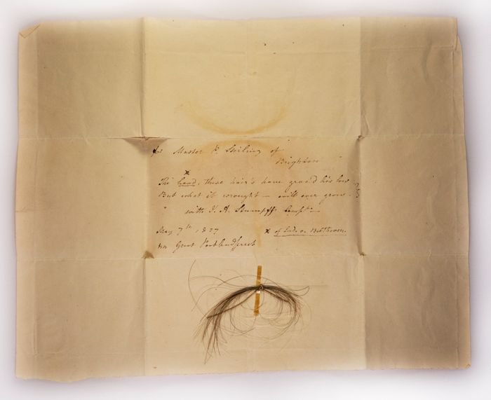 یکی از محققین بتهوون تارهای بیشتری از موهای آهنگساز خریداری کرد، از جمله نمونه ای به نام قفل Stumpff